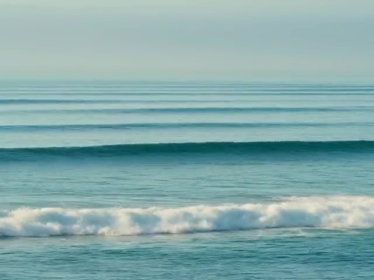 Seamless AI loop: ocean waves that never end
